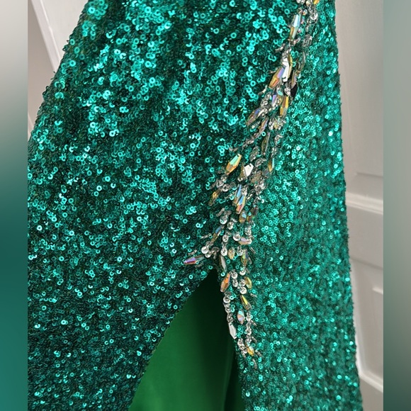 Tony Bowls Vibrant Green Sequin Prom Dress - Picture 4 of 9